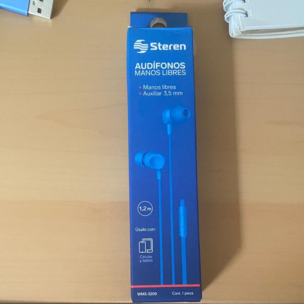 Steren Blue Wired Earphones